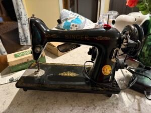 A Singer 66-18 Vintage Sewing Machine